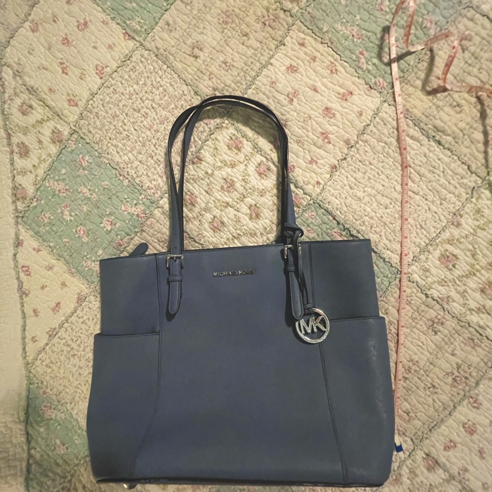 Make Offer!!! Michael Kors Tote
